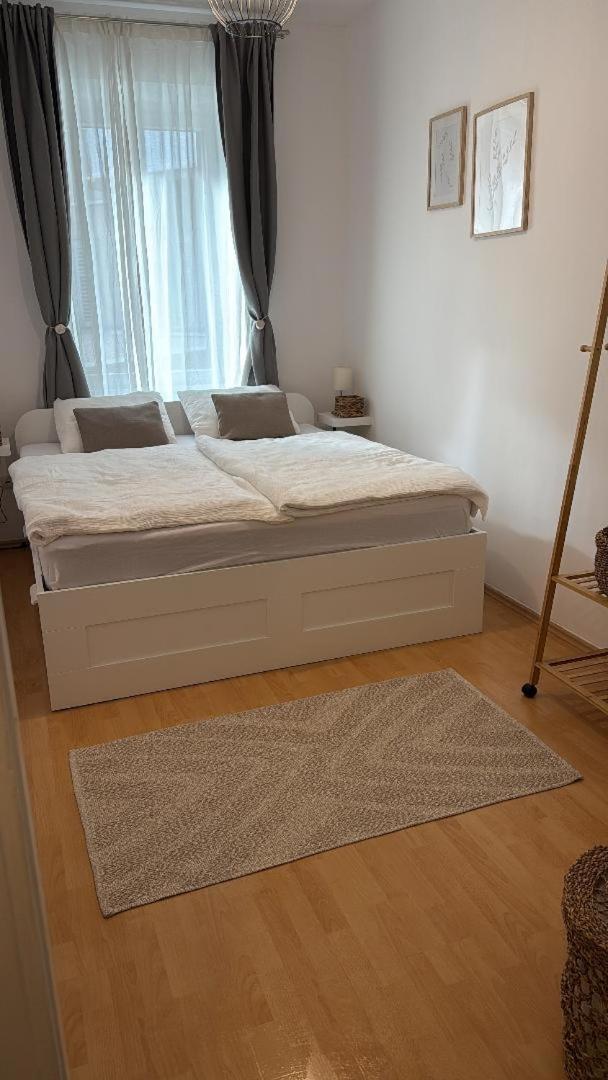 Brand New City Center Apartment Nostalgija สปลิท ภายนอก รูปภาพ
